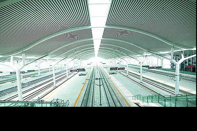 江苏安迪承接火车站管桁架、高铁站网架、候车厅网架工程